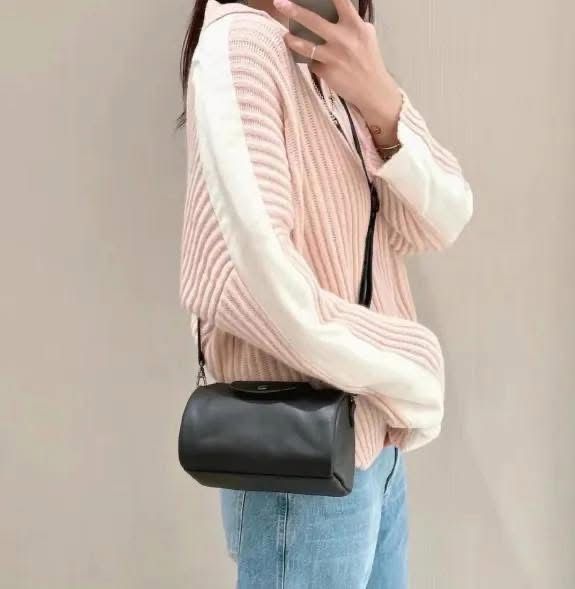 0611👜👜Longchamp PU 皮質圓筒袋
