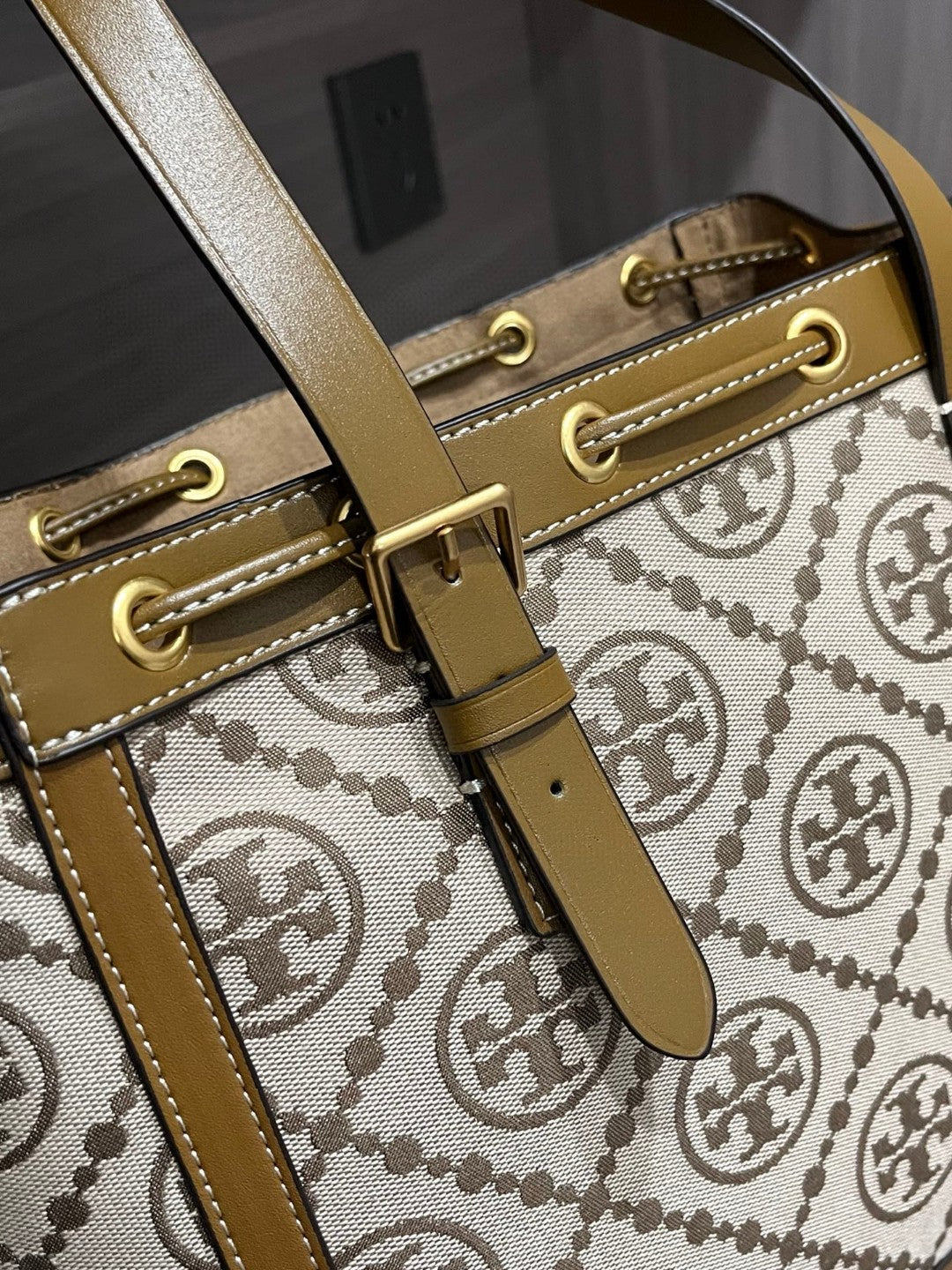#1210👜👜Tory Burch Monogram Totebag