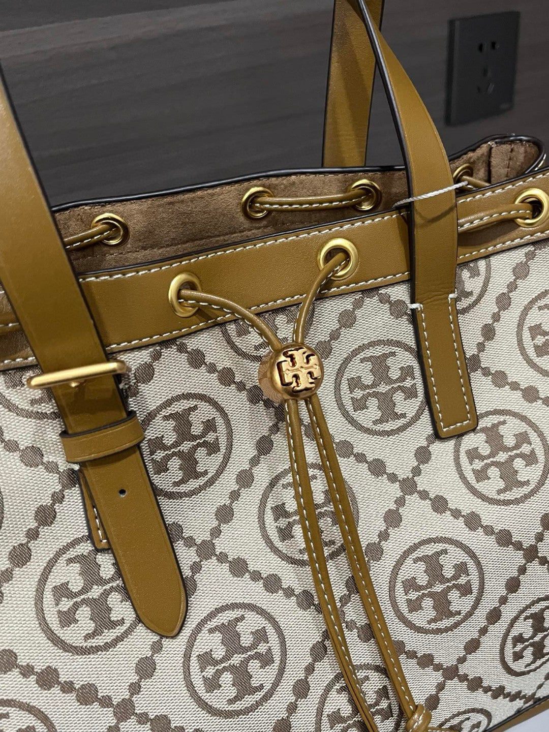 #1210👜👜Tory Burch Monogram Totebag