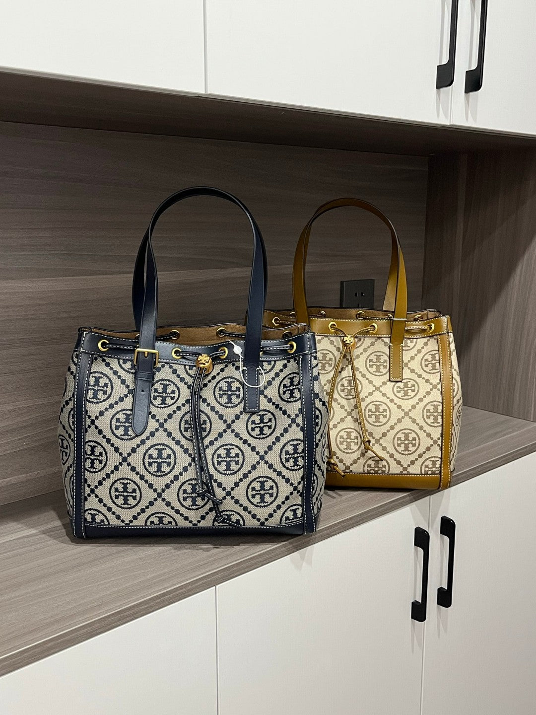 #1210👜👜Tory Burch Monogram Totebag