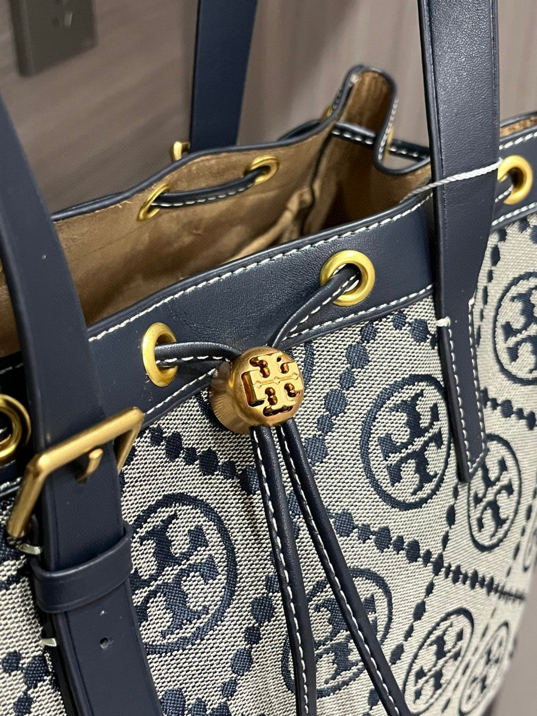 #1210👜👜Tory Burch Monogram Totebag