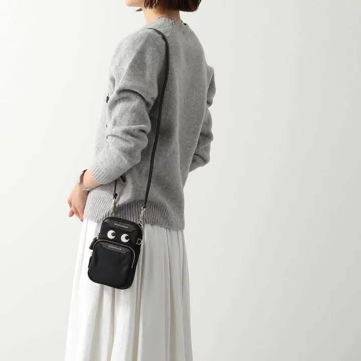 **0209👜👜招牌大眼設計 + 輕巧容量～眼碌碌斜孭袋