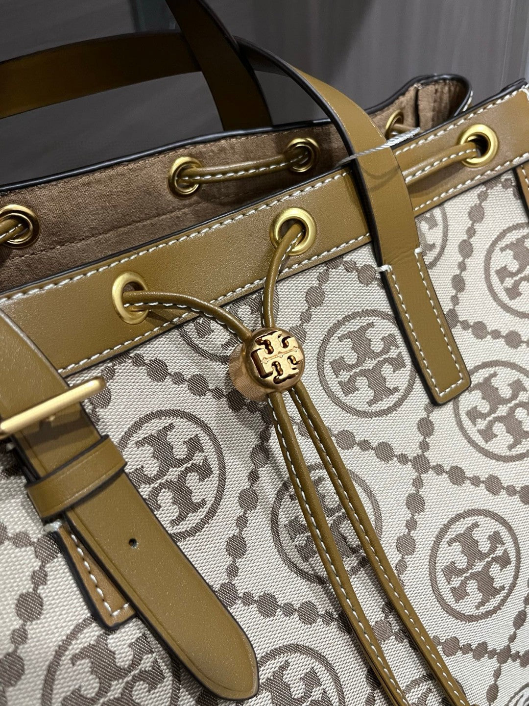 #1210👜👜Tory Burch Monogram Totebag