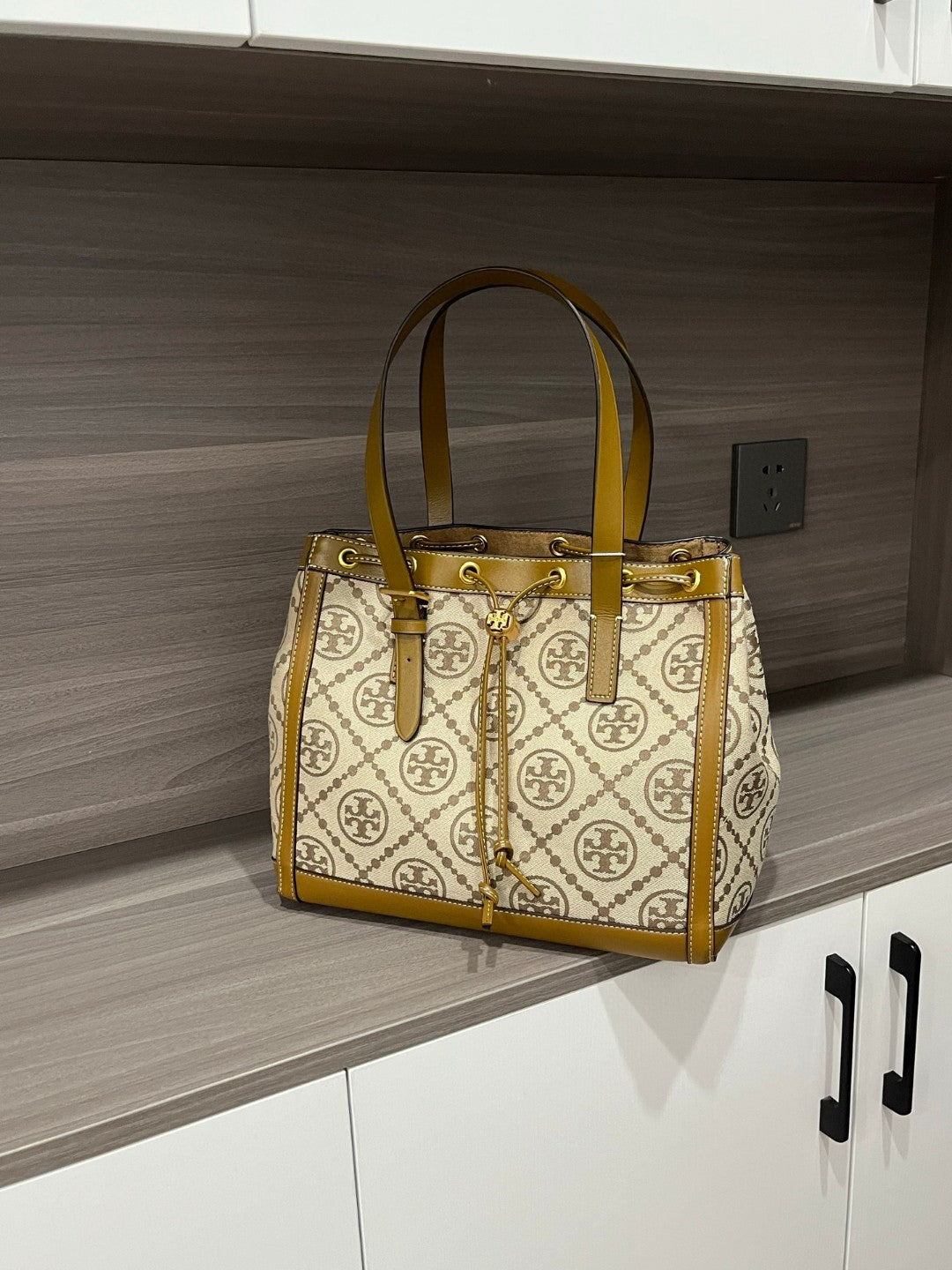 #1210👜👜Tory Burch Monogram Totebag